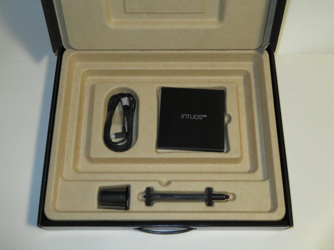 液タブ・ペンタブ WACOM Intuos Pro medium PTH-651/K1