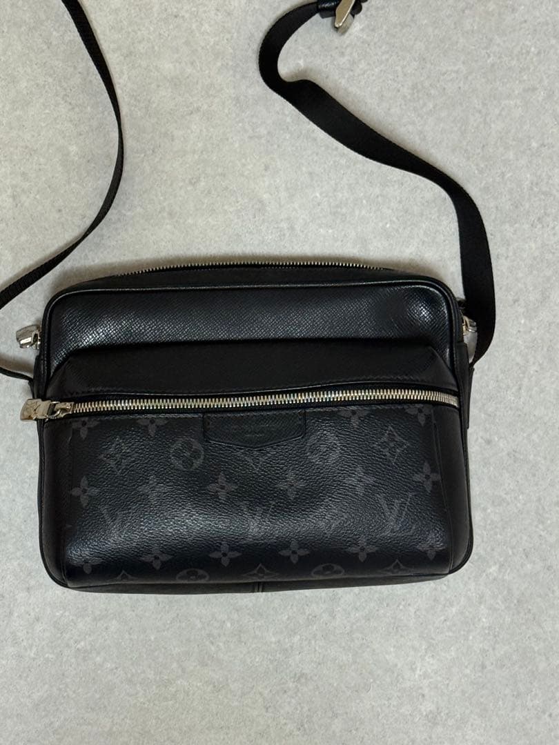 ルイ・ヴィトン アウトドアメッセンジャーPM ショルダーバッグ　美品