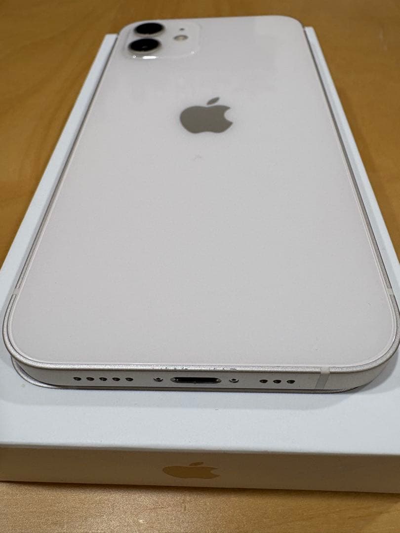【美品】Apple iPhone 12 64GB ホワイト（付属品完備）