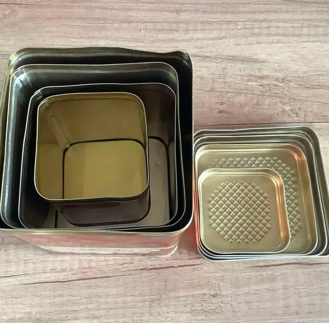 ソ連時代の超貴重　東欧雑貨　アンティーク缶　キャニスター８個セット　小物入れ