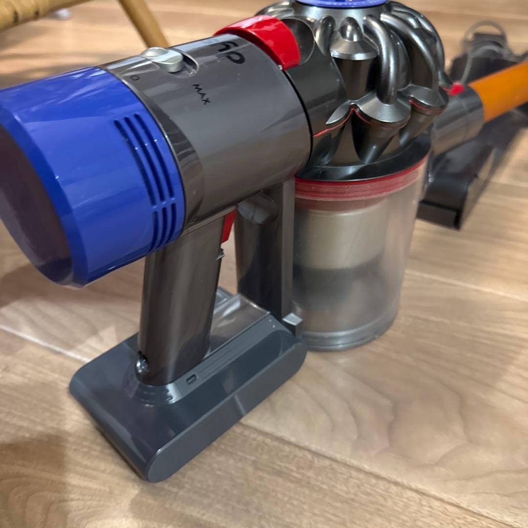 ダイソンDyson v8 fluffy 中古 動作確認 清掃済