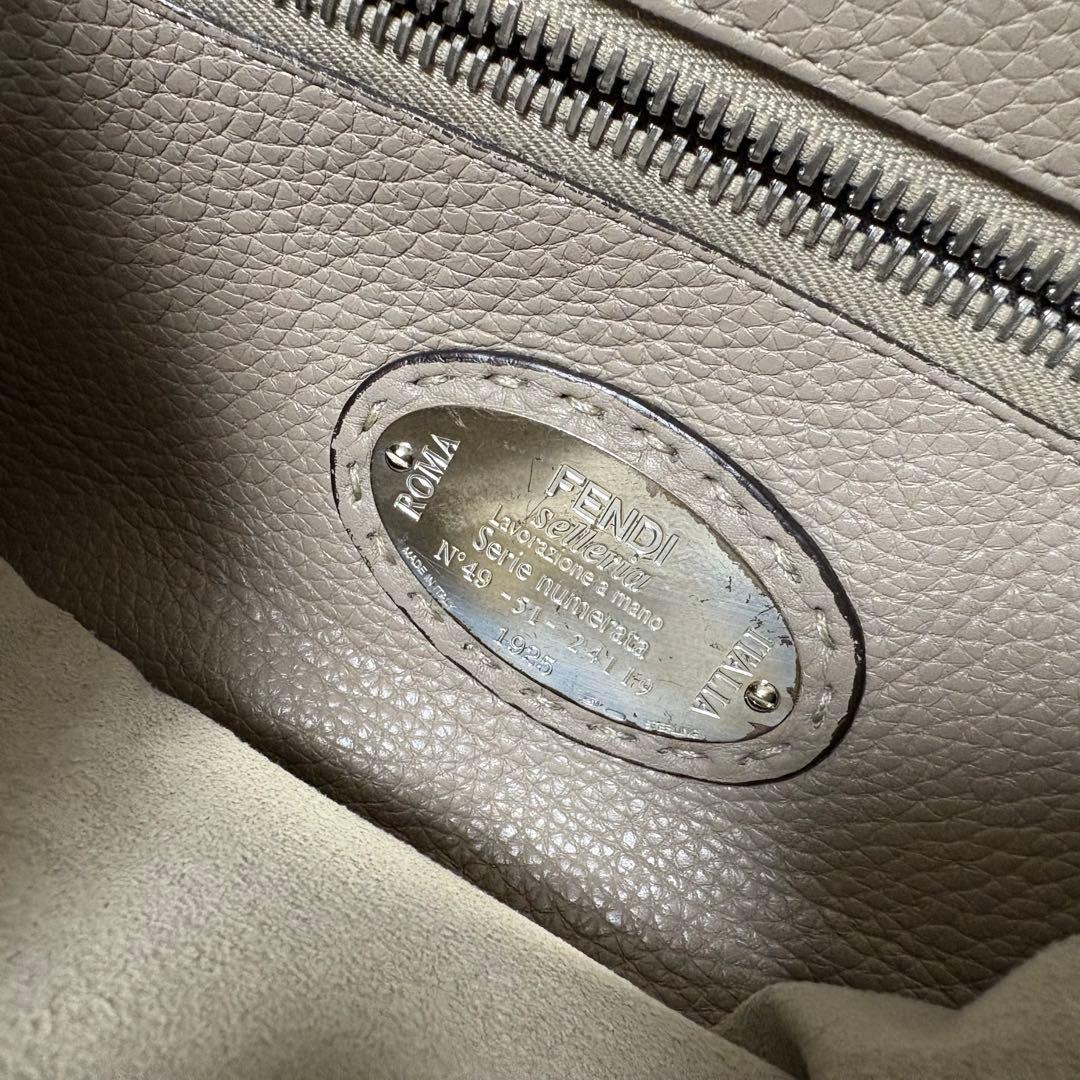 出品1/31までFENDI★ピーカブーセレリアハンドバッグ