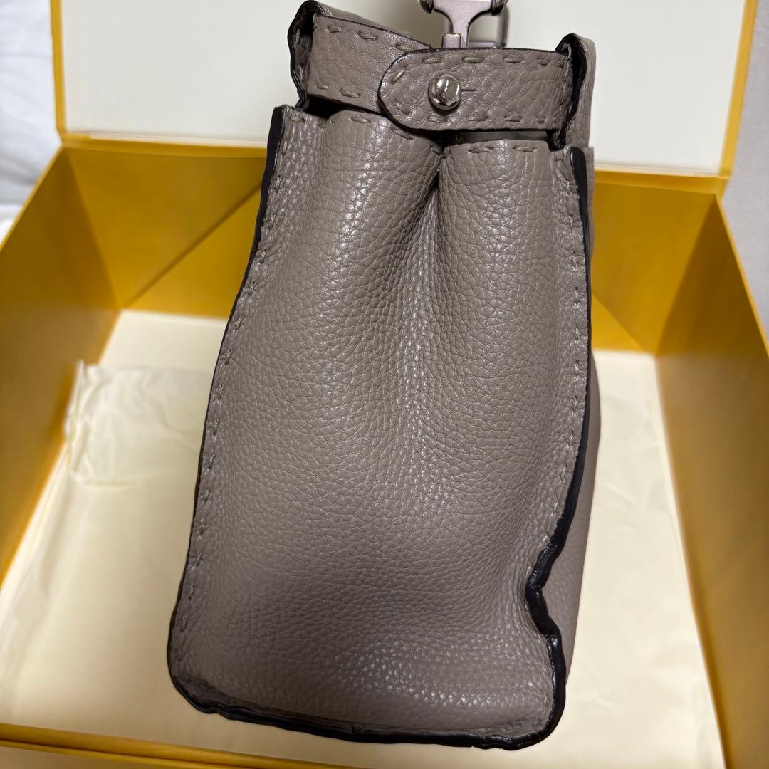 出品1/31までFENDI★ピーカブーセレリアハンドバッグ