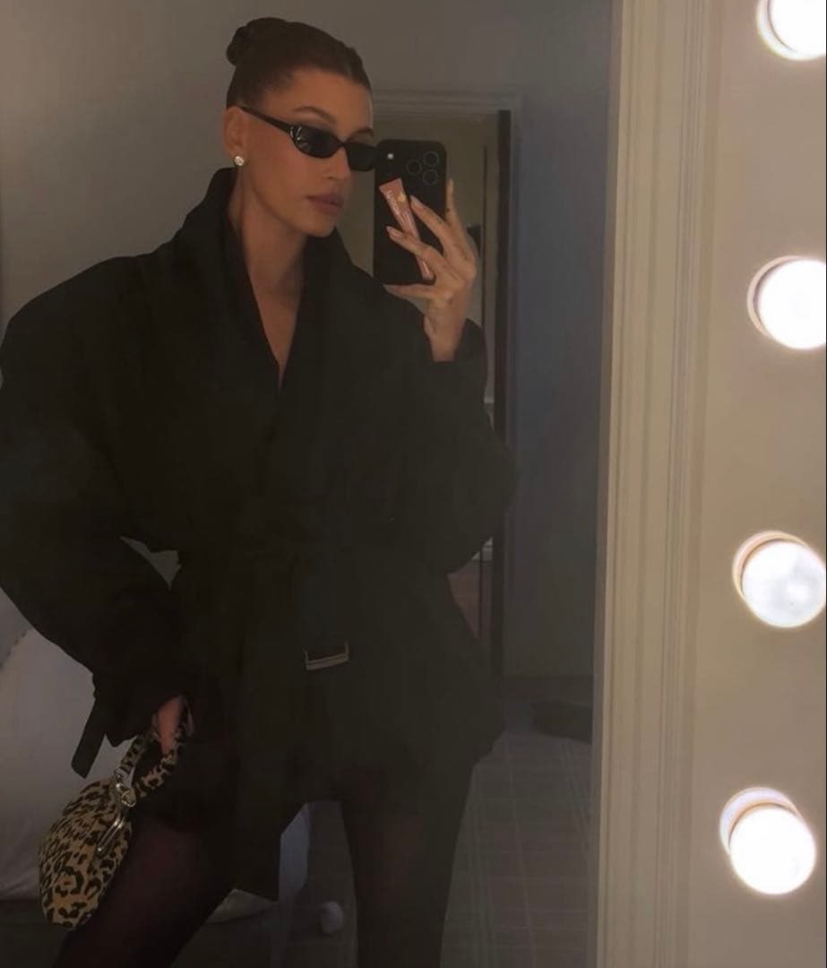 完売品rhode skin限定ブラックiPhoneケース 17pror