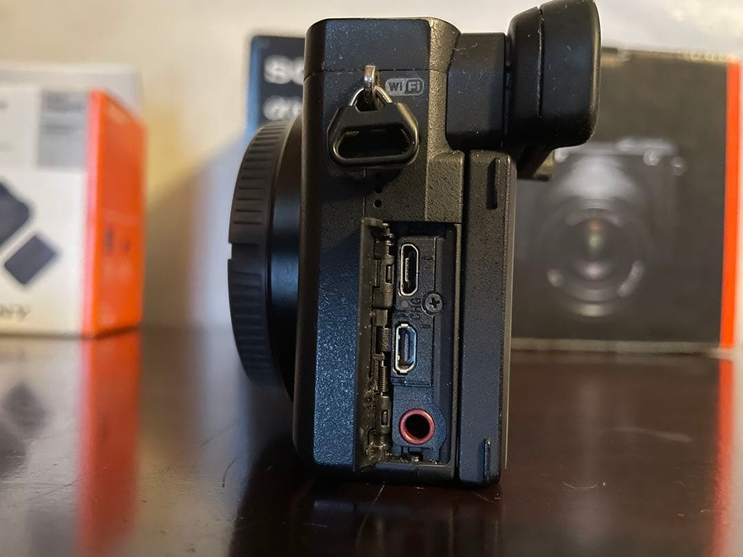 Sony α6400 ミラーレス一眼カメラ　純正バッテリー2個付き