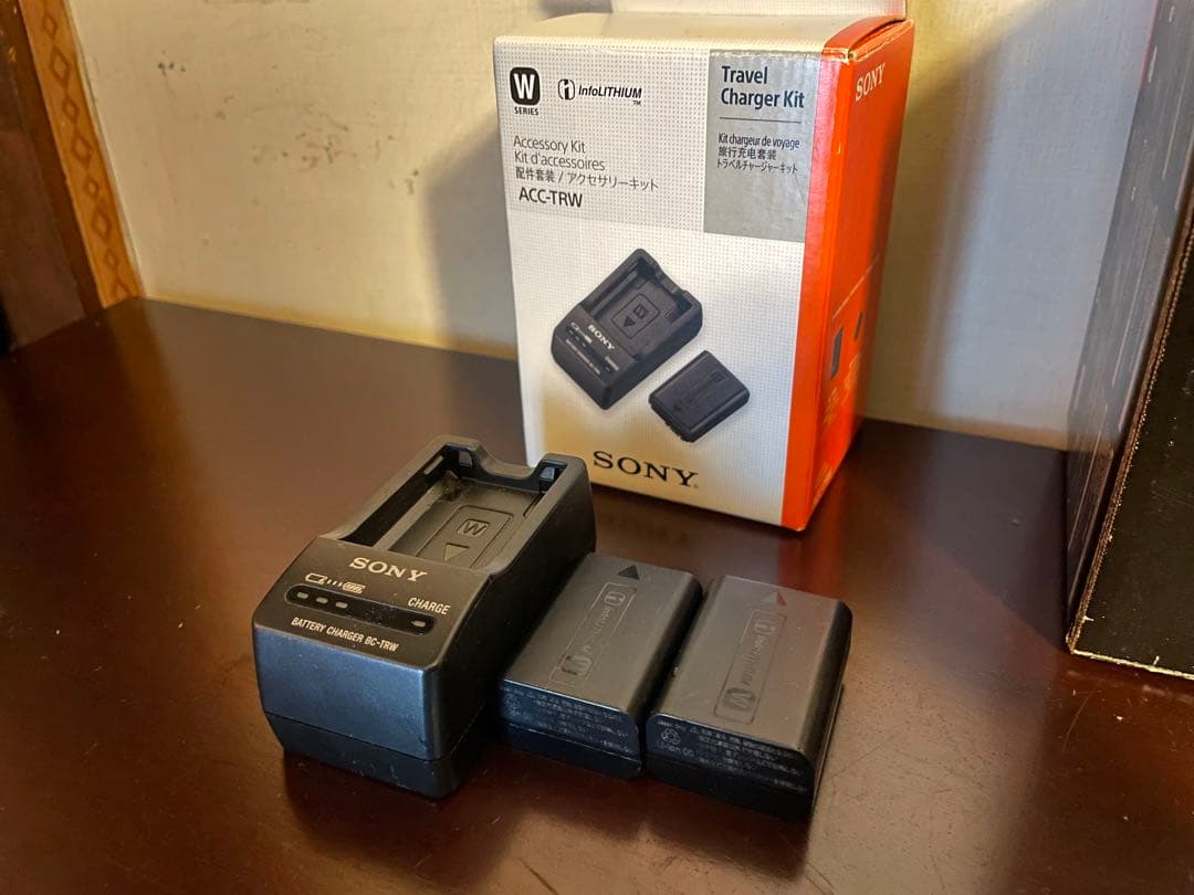 Sony α6400 ミラーレス一眼カメラ　純正バッテリー2個付き