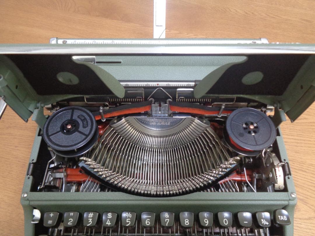 完動品　Olympia SM3 De Luxe　オリンピアタイプライター