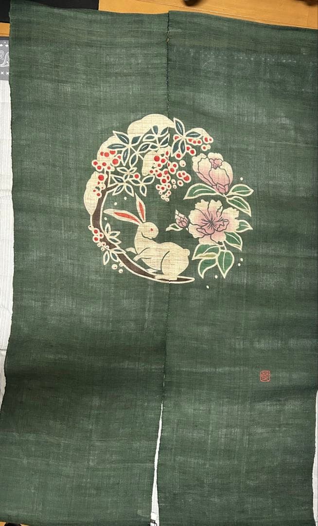 ウサギと花ののれん