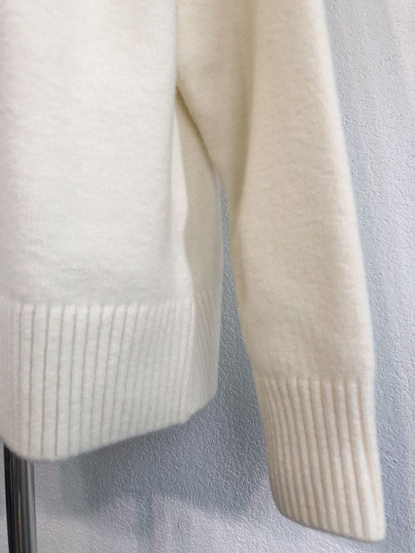 Ami Paris アイボリー タートルネックセーター ハート装飾 新品、未使用