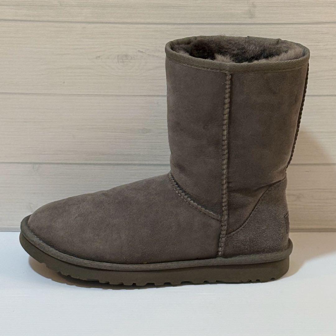 UGG グレー ムートンブーツ　classic short 24cm US７