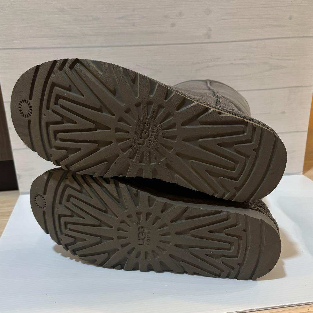 UGG グレー ムートンブーツ　classic short 24cm US７