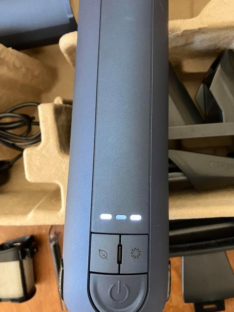 Shark シャーク EVOPOWER EX 充電式ハンディクリーナーWV405