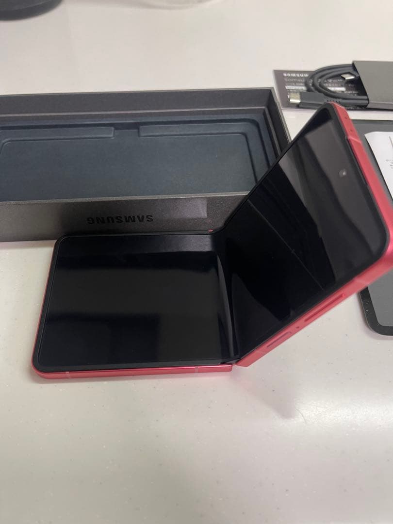 Samsung Galaxy Z Flip7 コーラルレッド