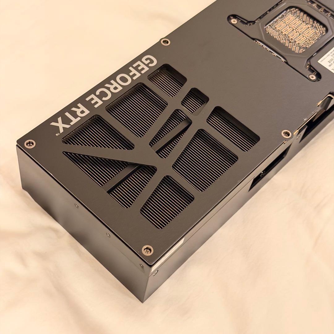 INNO3D GeForce RTX 5090 X3 OC 使用4週間 保証あり