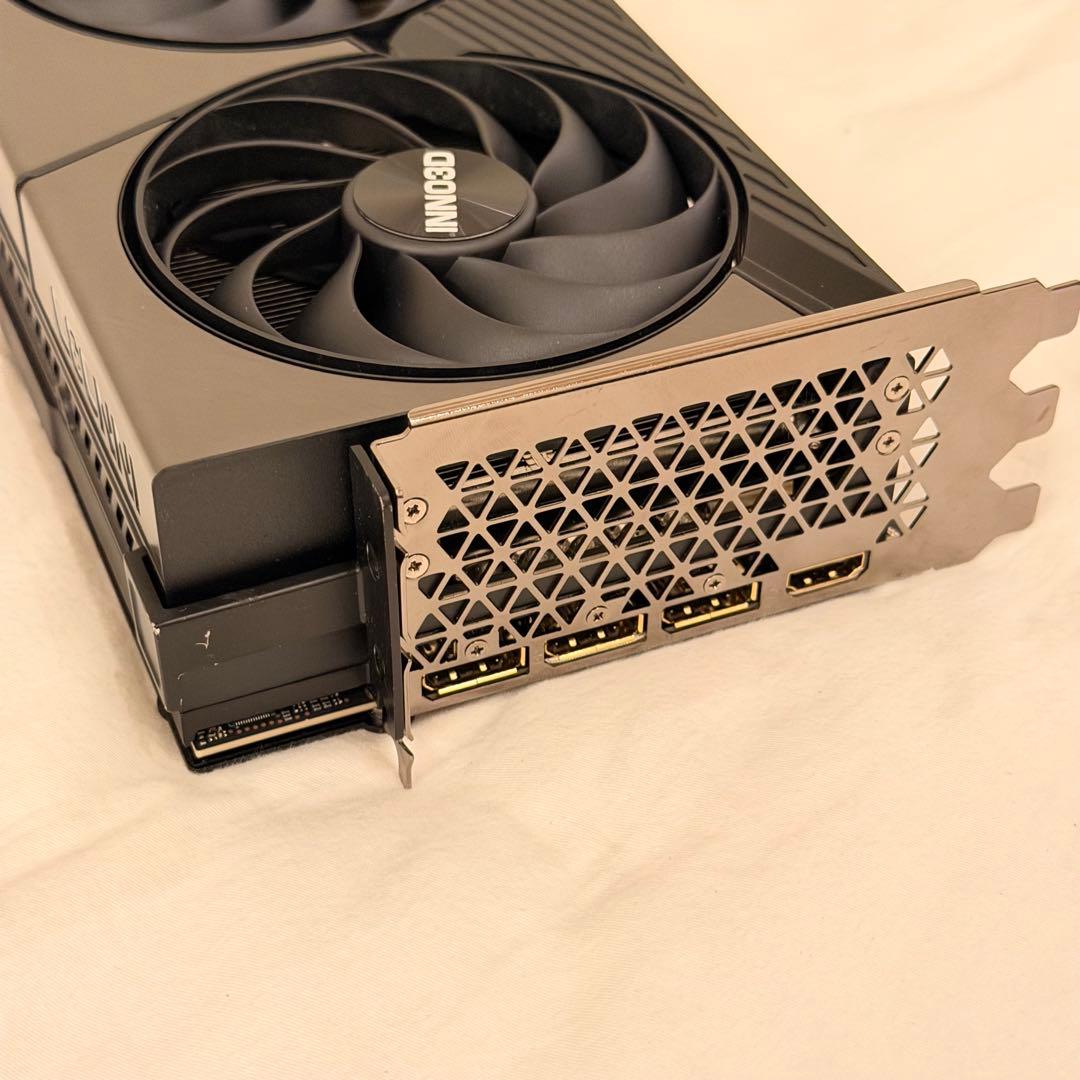 INNO3D GeForce RTX 5090 X3 OC 使用4週間 保証あり