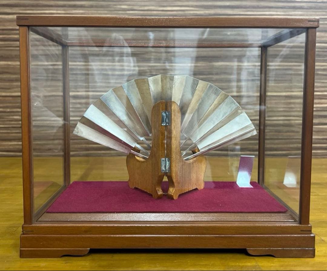 銀製　末廣置物　8号　扇面置物　利昭作　110ｇ　松竹梅　ガラスケース入り