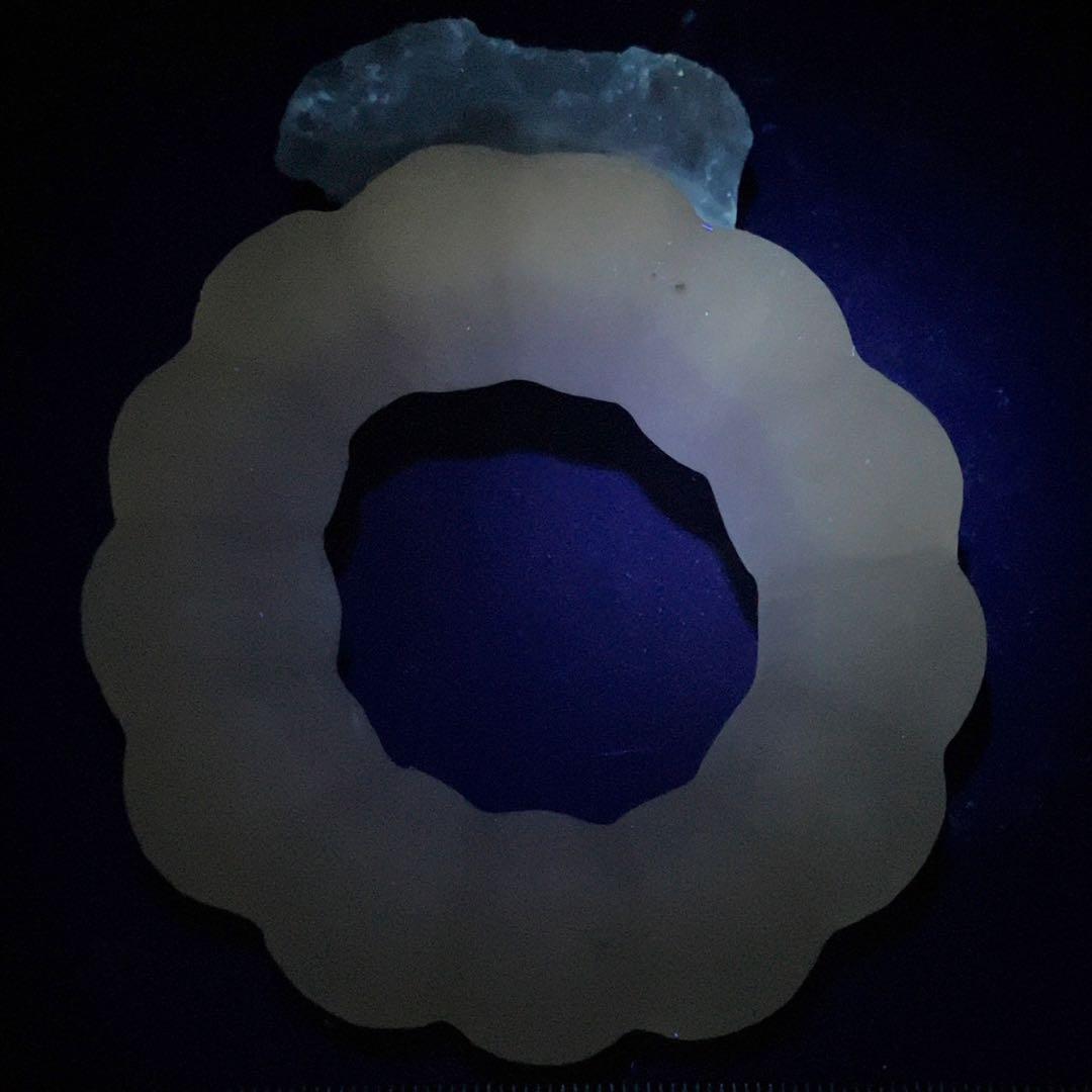 ポンデリングフローライト　大きめ 75mm　母岩付き