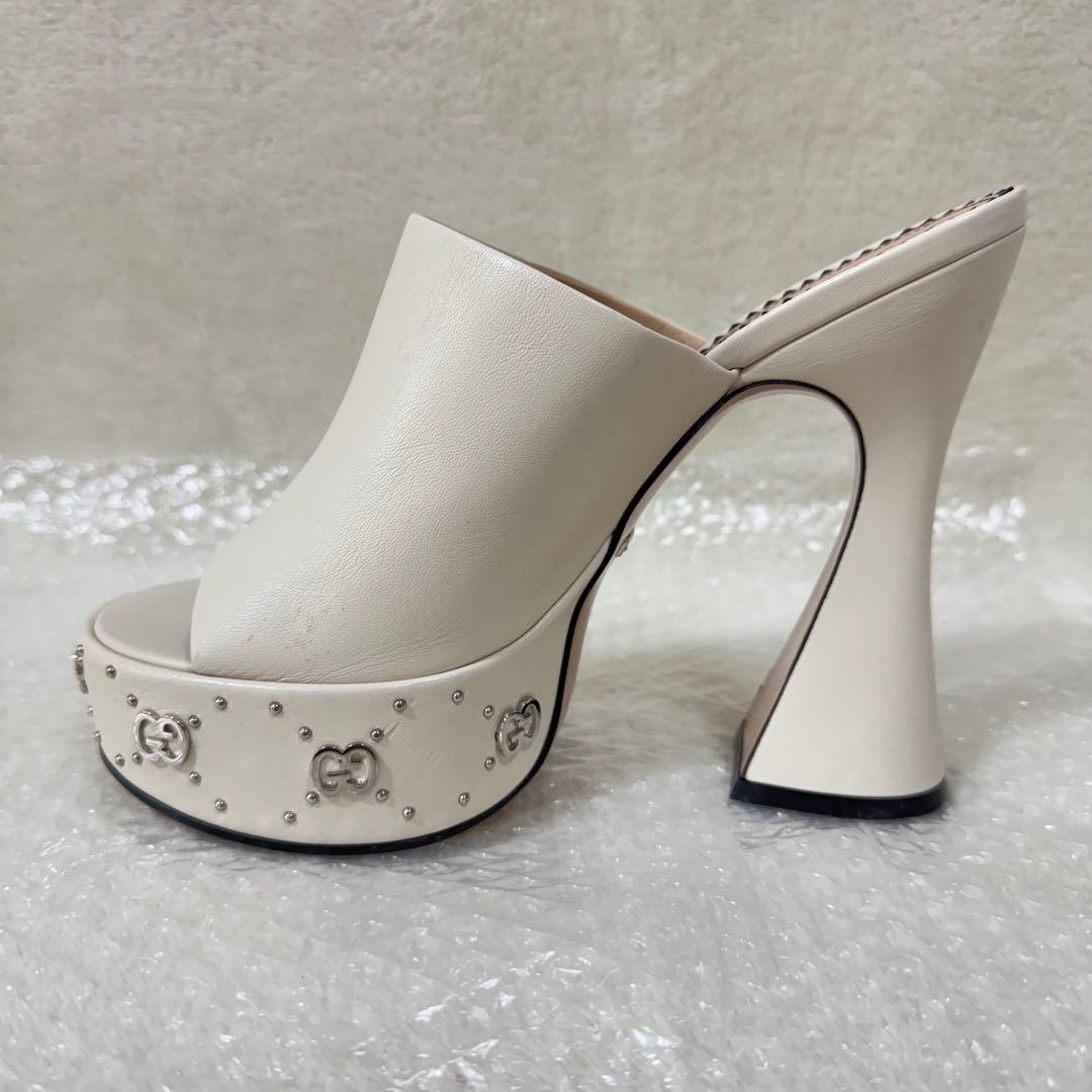 【GUCCI】ロゴ レザーソール スライドサンダル ホワイト 厚底 スタッズ