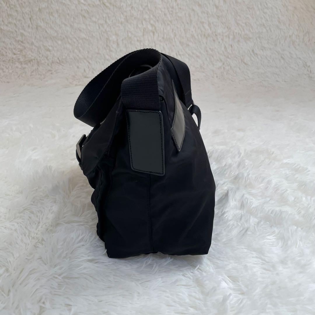 美品 PRADA ショルダーバッグ ナイロン ブラック 三角ロゴプレート