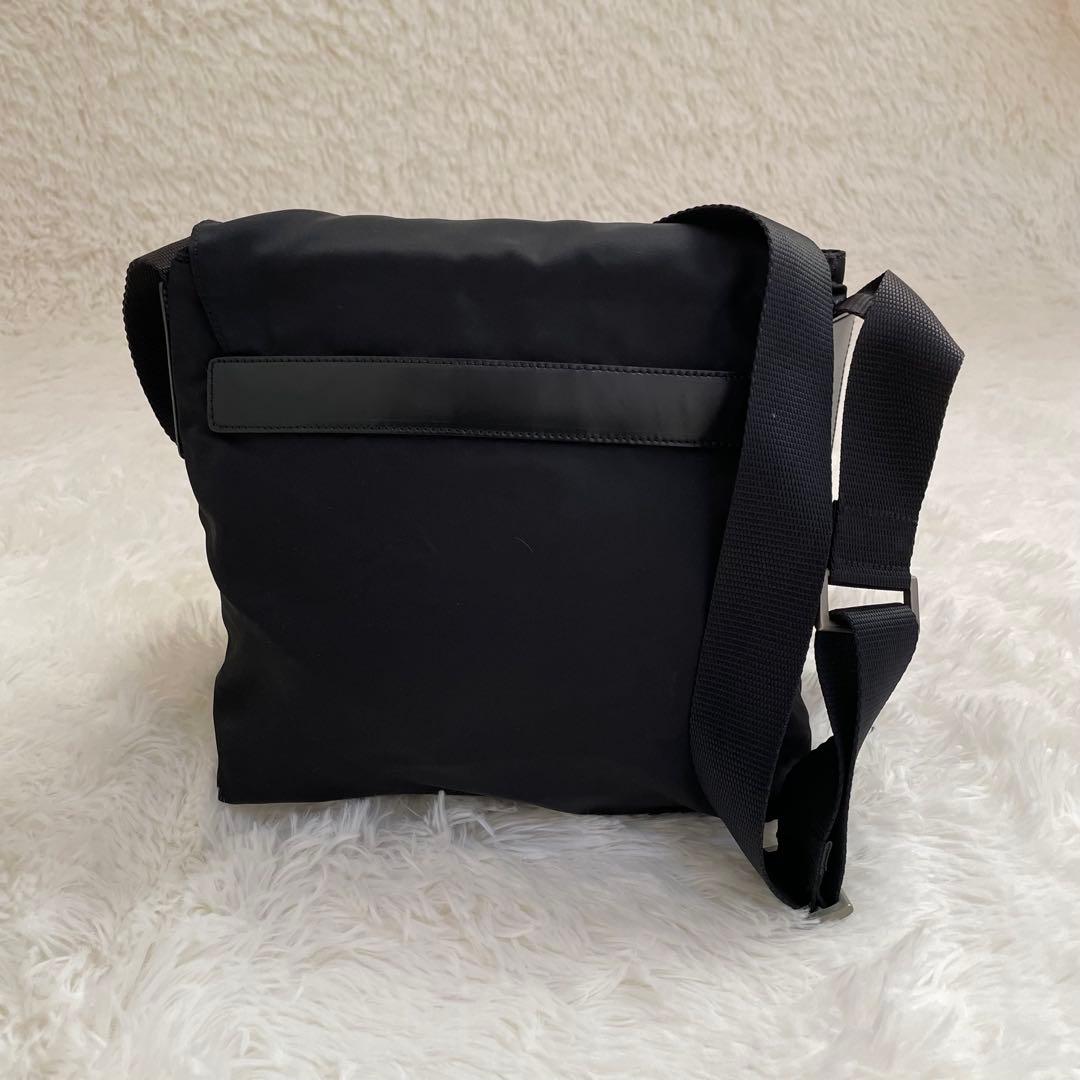 美品 PRADA ショルダーバッグ ナイロン ブラック 三角ロゴプレート