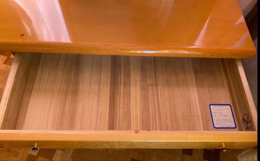 府中家具　バーズアイメープル材使用