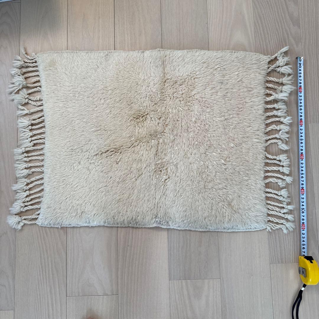 M*e様 フリンジ付きベニワレンラグ （無地）約80cm x 50cm