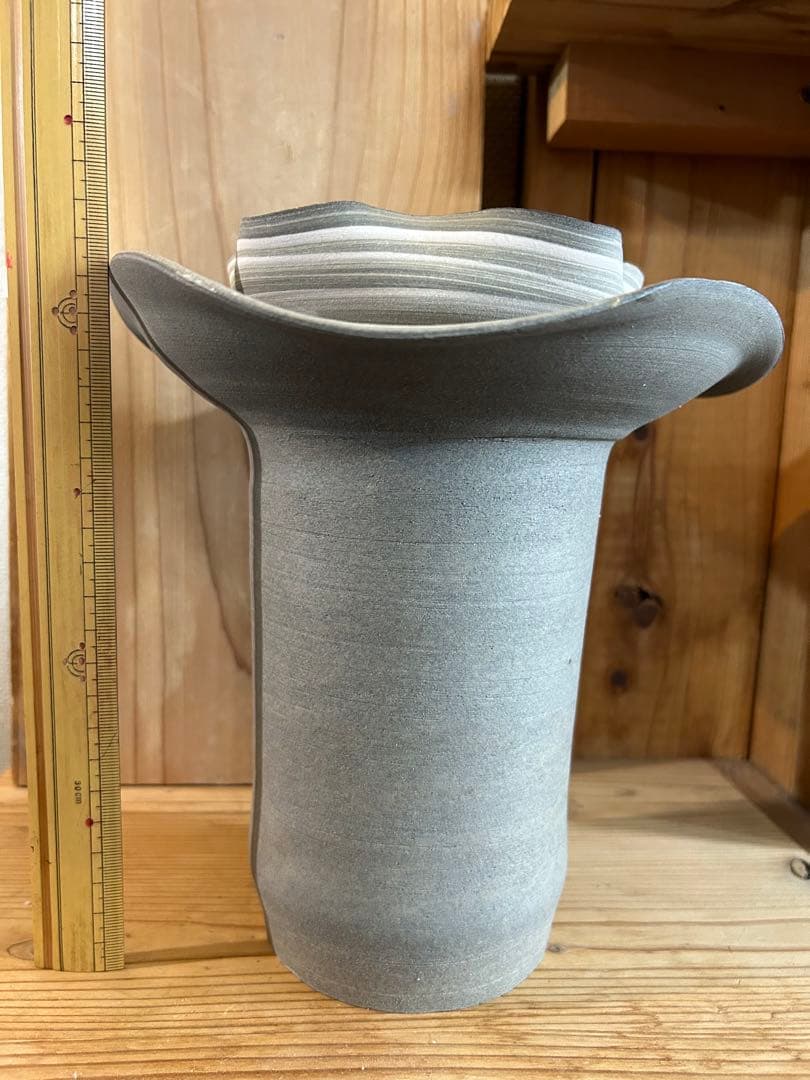 陶芸作家　やきもの　花器　花瓶　白石和宏　娘　白石阿衣