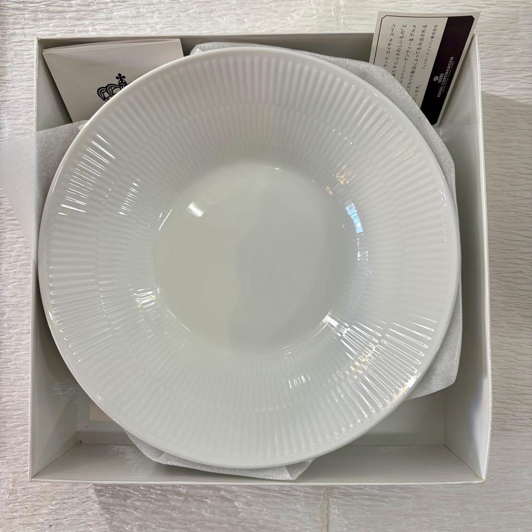 【新品未使用】ロイヤルコペンハーゲン ２枚 ホワイトフルーテッド 深皿24cm