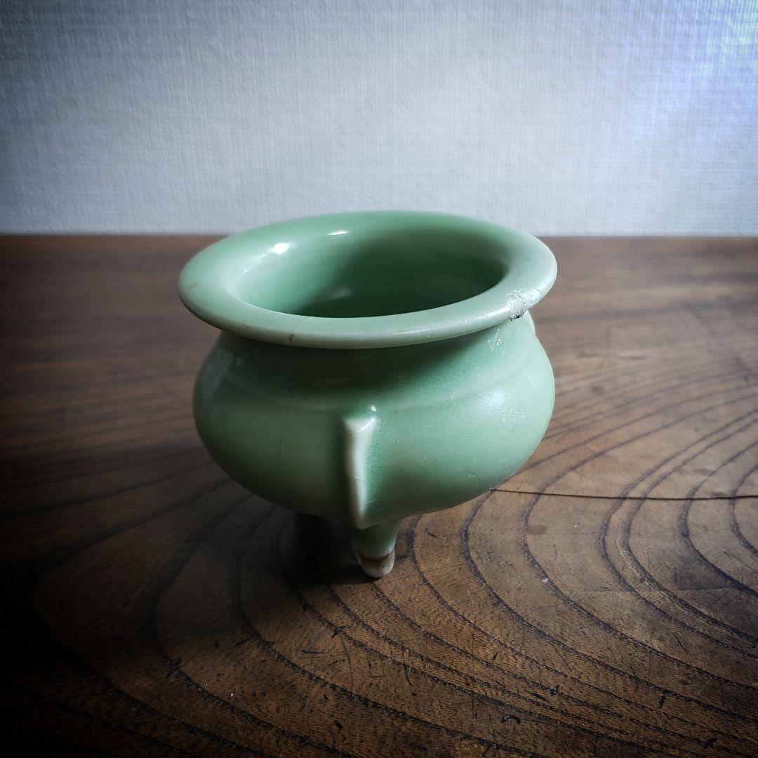 中国 唐物 青磁 三足 袴腰 香炉 訳あり ニュウ 銘なし