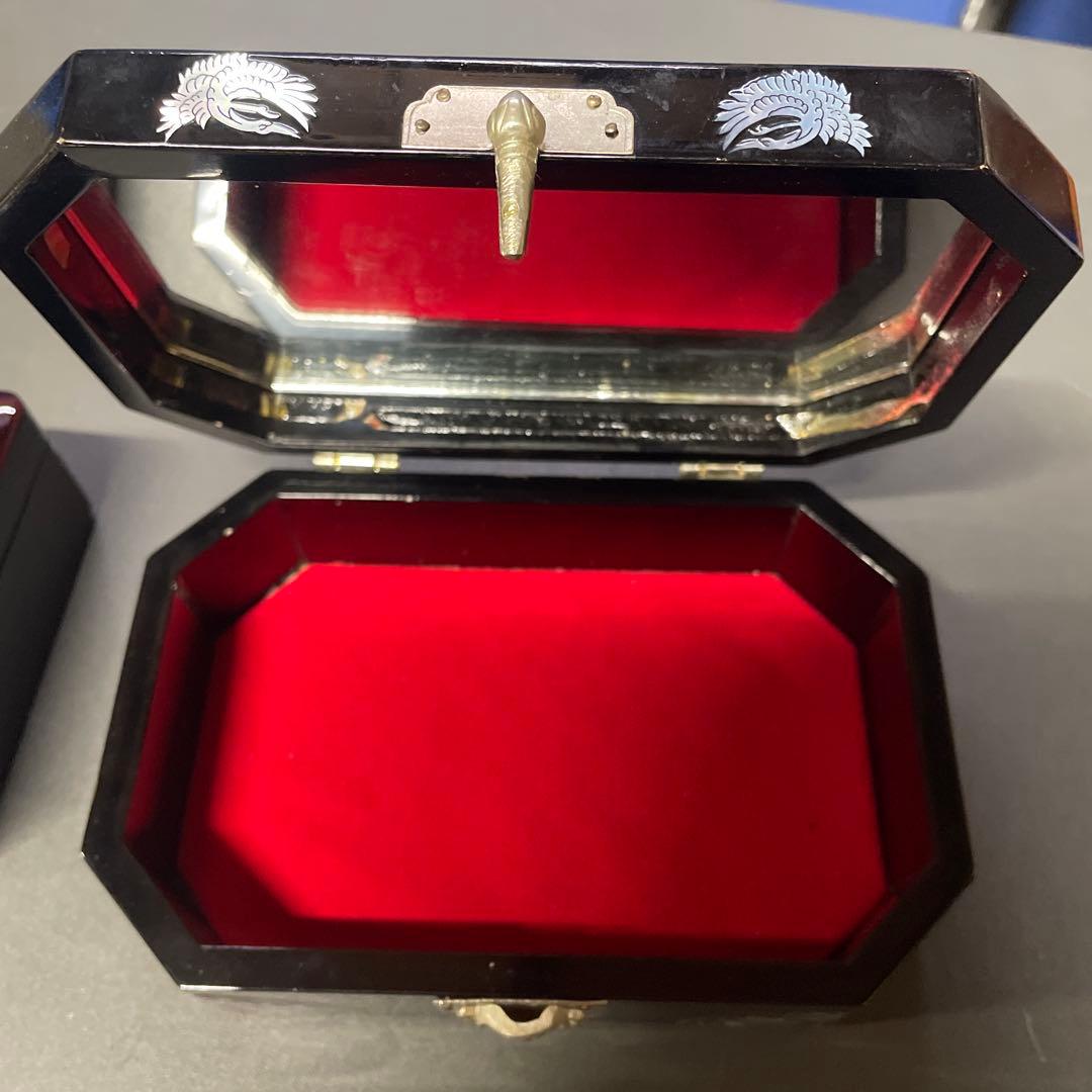 漆器箱 黒と赤の象嵌細工 小型