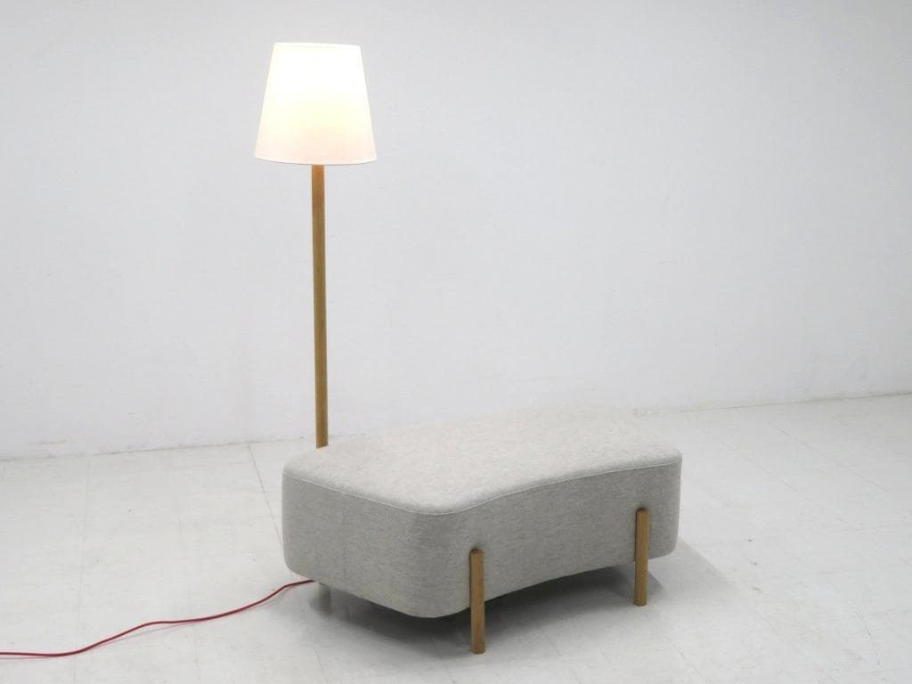 展示品　カリモク　ドラドラ　北欧　オーク材　ソファ 照明付き　ラウンジチェア