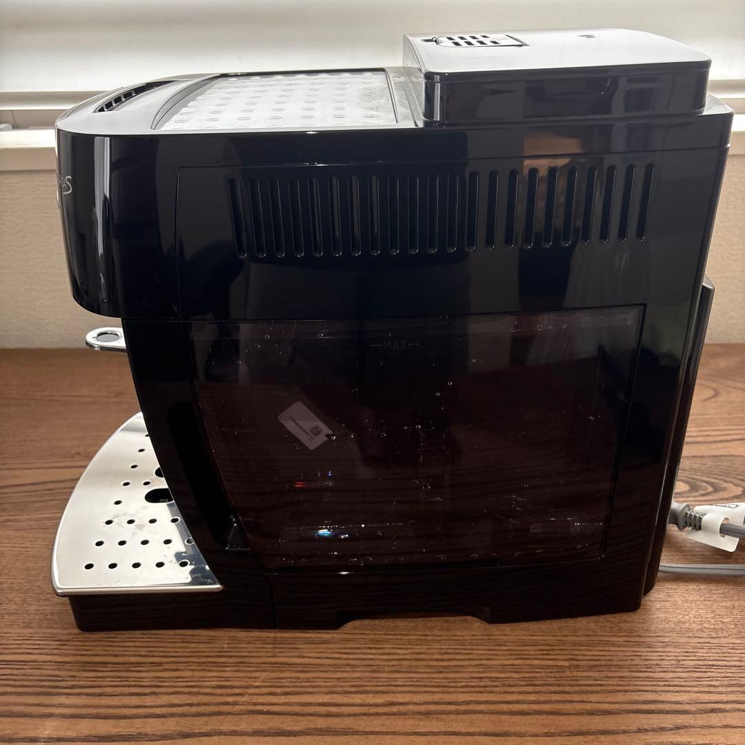 【美品】デロンギ DeLonghiコーヒー マグニフィカS ECAM22112