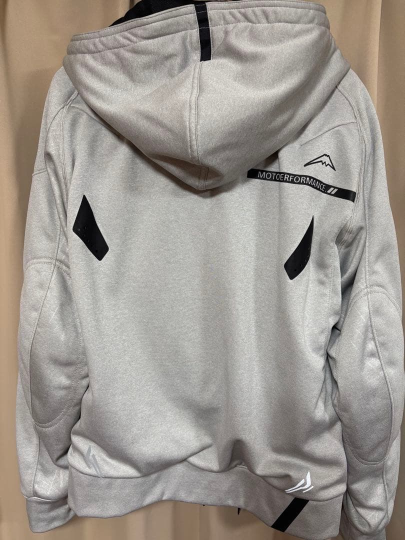 クシタニ、フード付きジャケット グレー