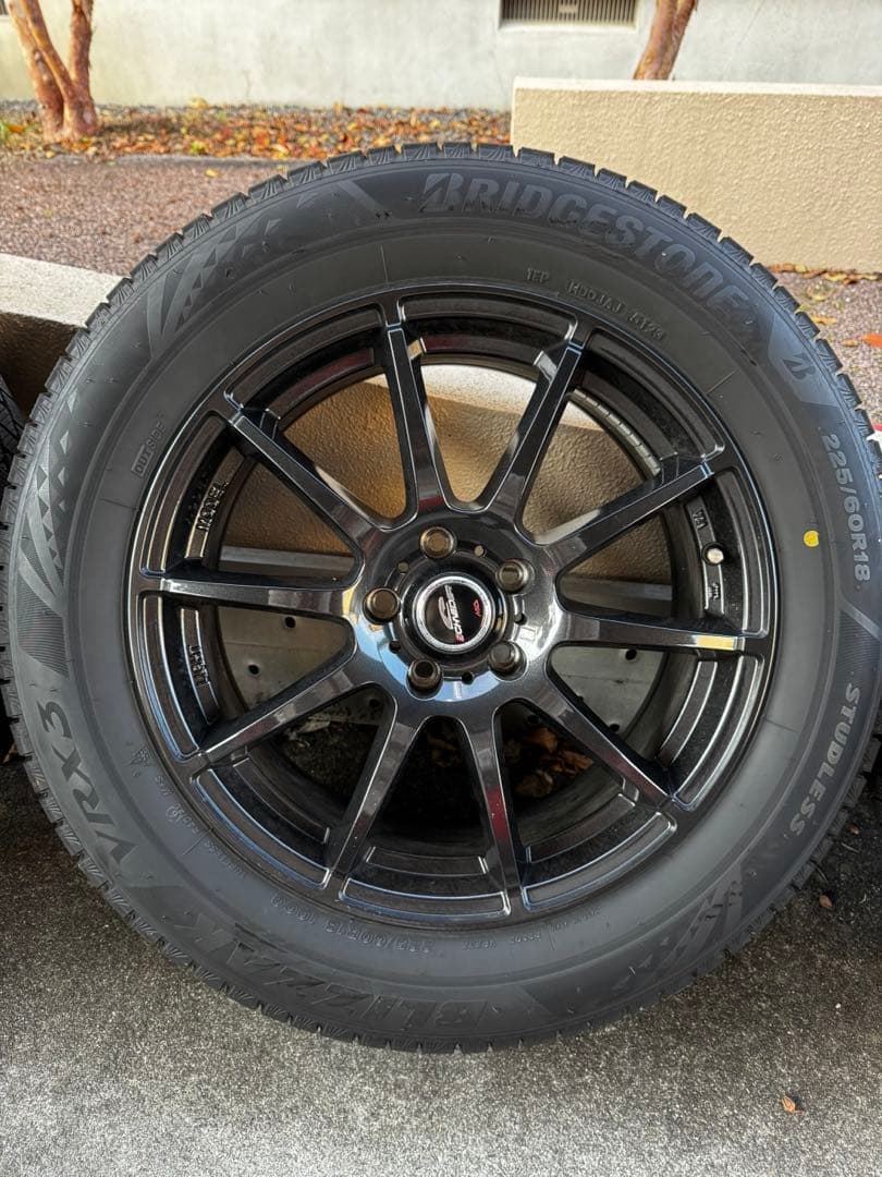 クラウンクロスオーバースタッドレス ブリヂストン VRX3 18インチ 送料込み