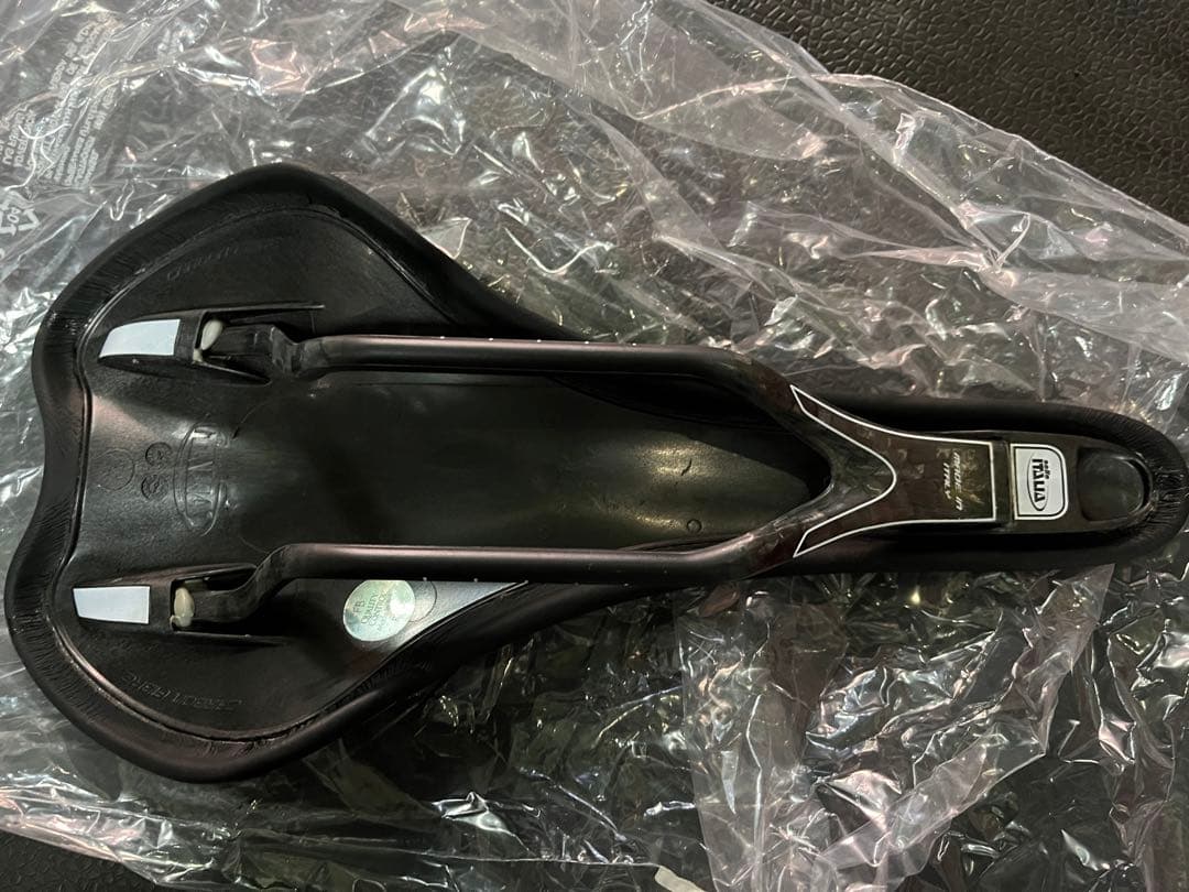 デローザ　セライタリアSLRカーボンレールサドル