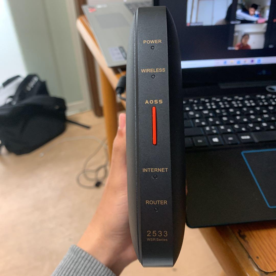 Buffalo というブランドのルータ。3ヶ月ぐらいご利用しております。