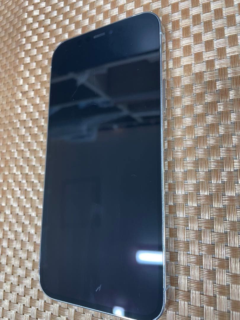 iPhone 12 Pro 128 GB シルバーSIMフリー【5555】