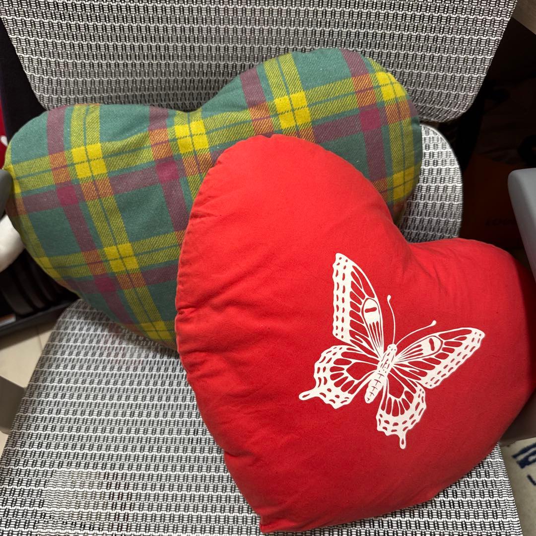 Girls Don't Cry ハート型クッション セット