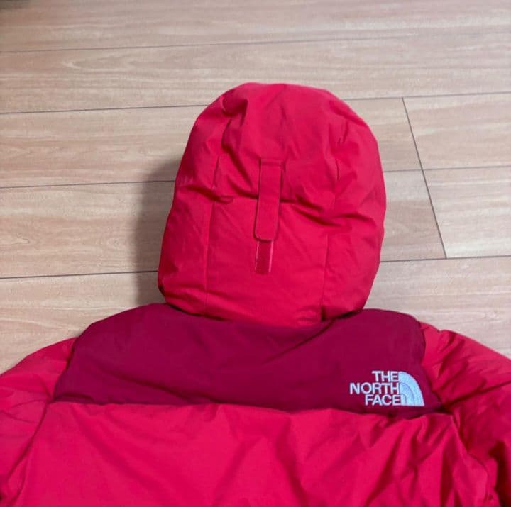 THE NORTH FACE フード付きレッドダウンジャケット バルトロライト