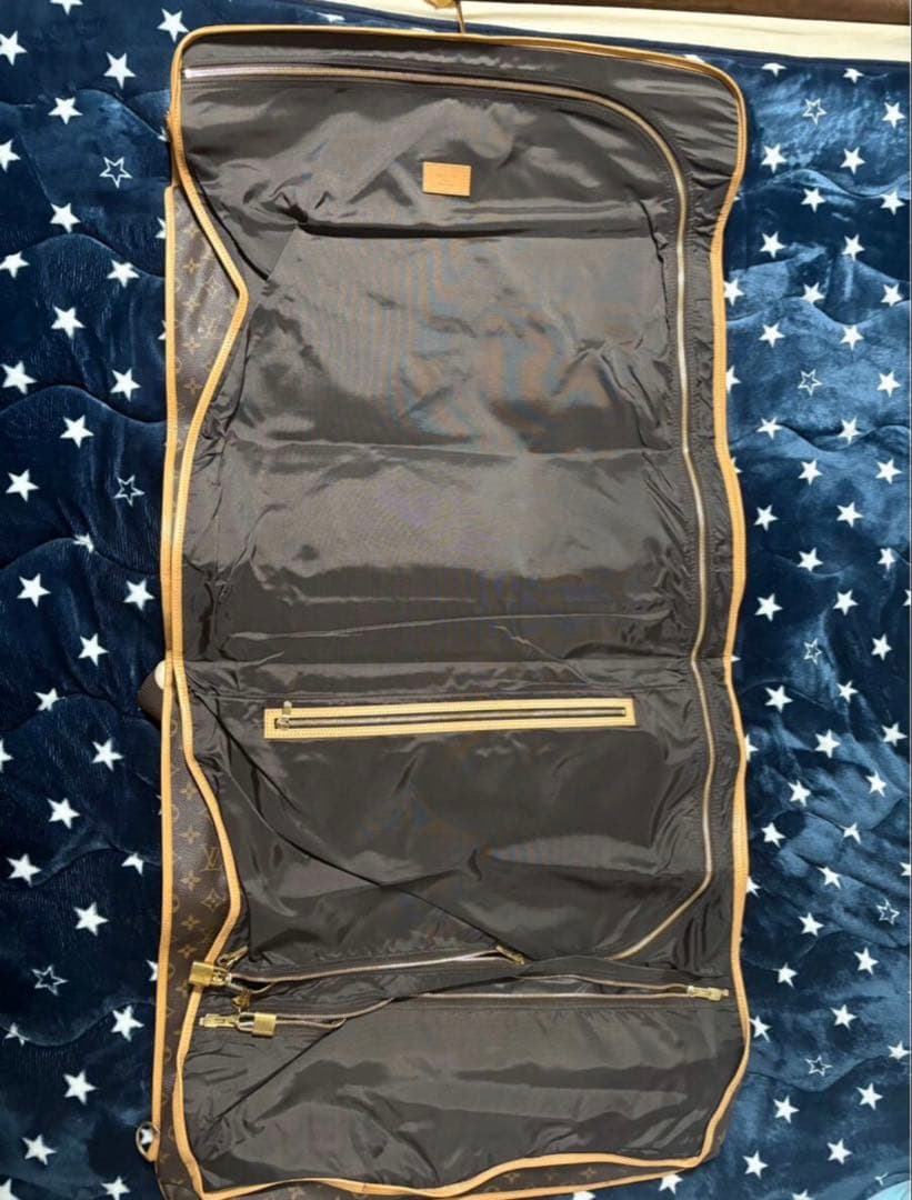 極美品ルイヴィトンガーメントケース