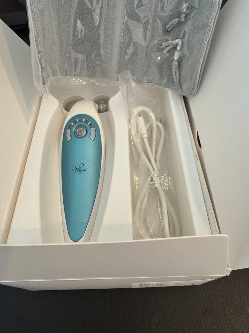 【定価：42,984円】V-Roll EMS美顔器 説明書付き
