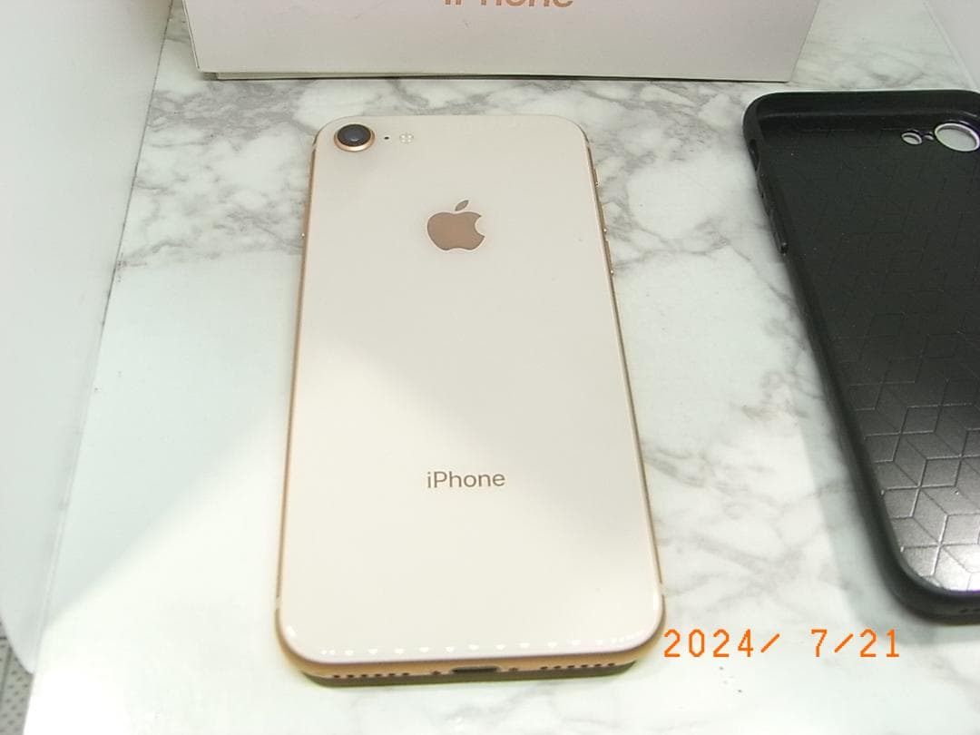美品　iPhone 8 ゴールド 64GB 本体　バッテリー容量84％