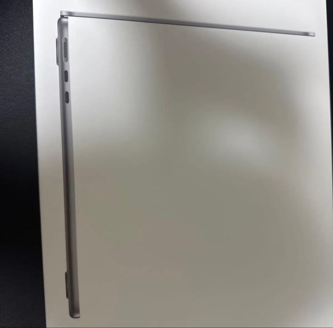 Apple MacBook 13インチ　M2