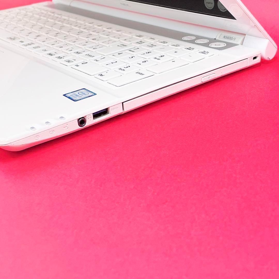 第8世代Corei7‼️16GB✨️薄型ノートパソコン✨️SSDカメラ付きWin11