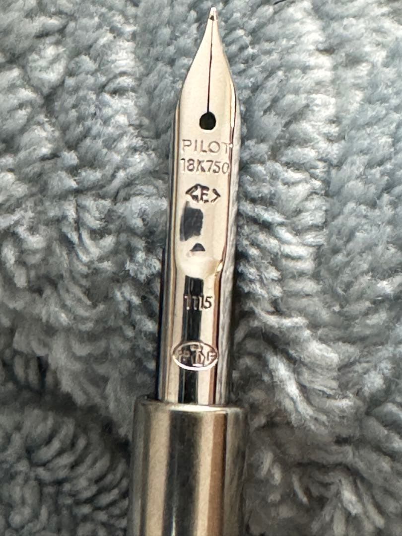 PILOT パイロット キャップレス 万年筆 F 黒マット