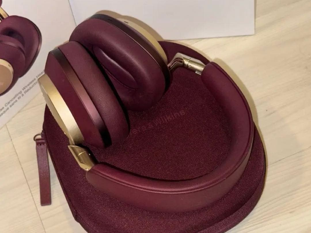 Bowers & Wilkins Px8 バーガンディ・ワイヤレスヘッドホン