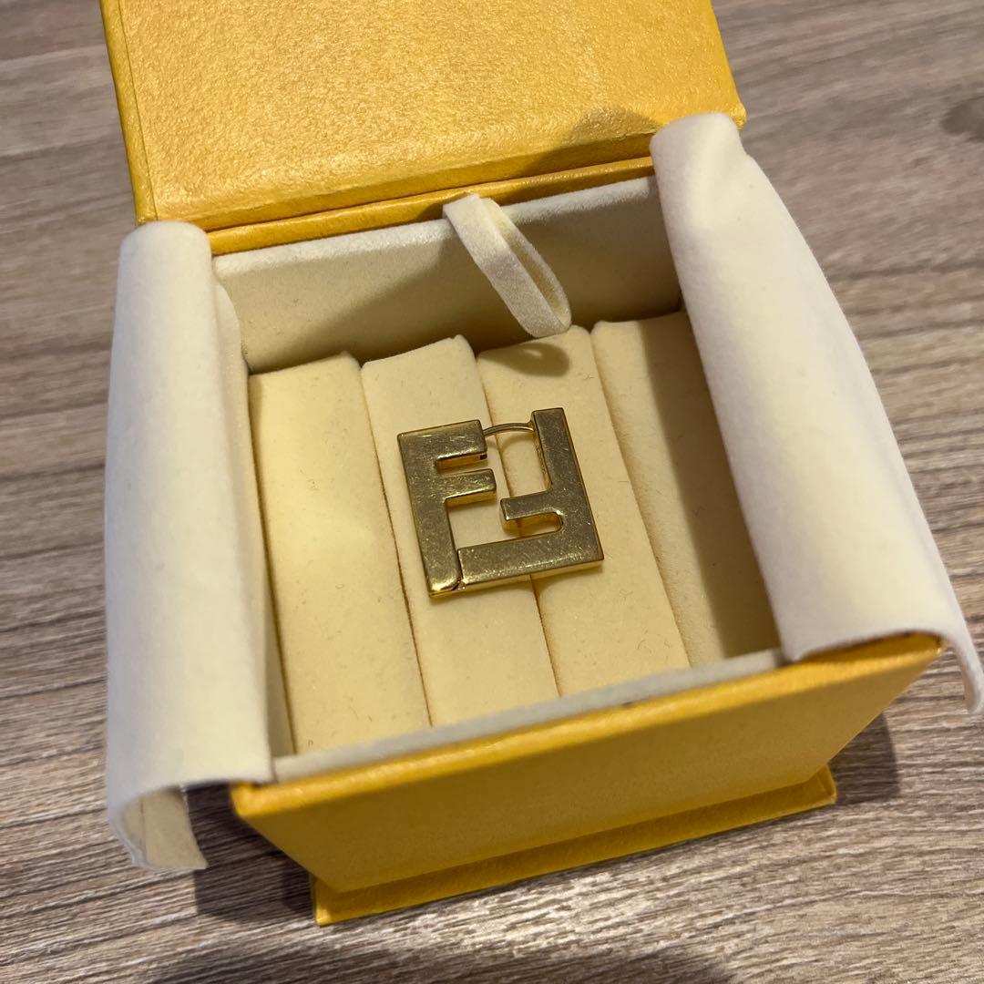 FENDI FFモチーフピアス FFロゴ　シングル　片耳　ゴールド