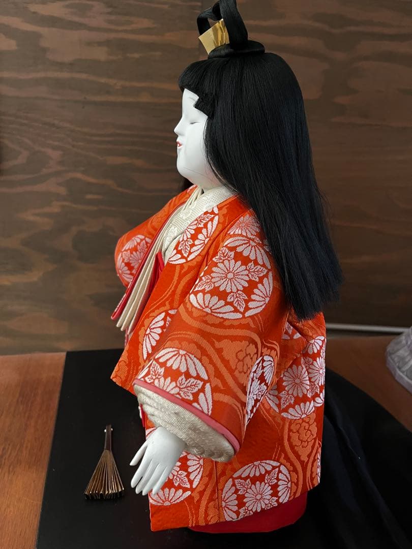 木目込人形 オレンジと赤の衣装